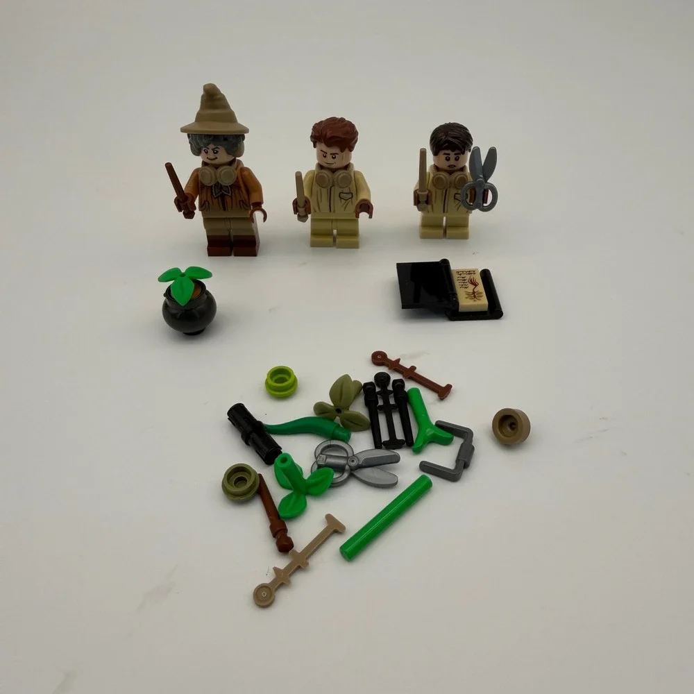 LEGO Harry Potter 76384 Hogwarts Moment: Herbology Class Retired (99% Complete)